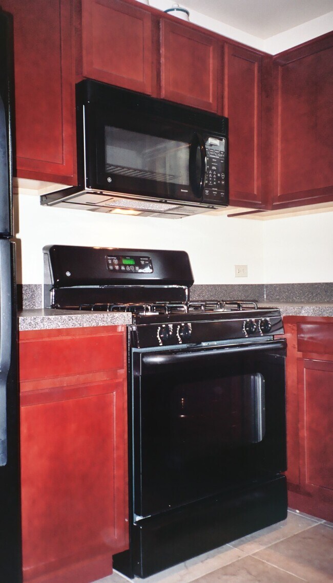 Kitchen 2 - 1550 Raymond Dr