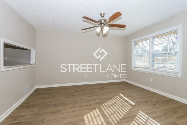 Building Photo - 1044 Tamarack Trail