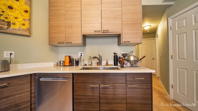 Foto del edificio - 3730 N Ashland Ave