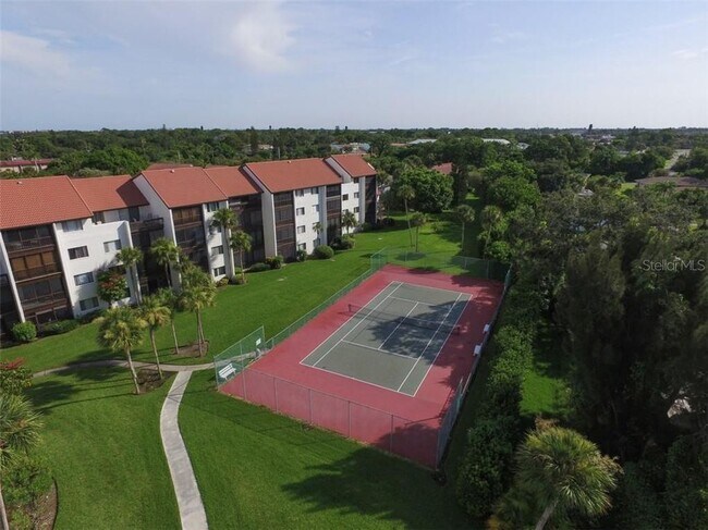 Foto del edificio - 1634 Stickney Point Rd