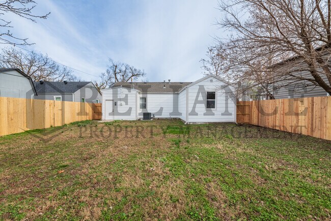 Foto del edificio - 1631 S Fern St