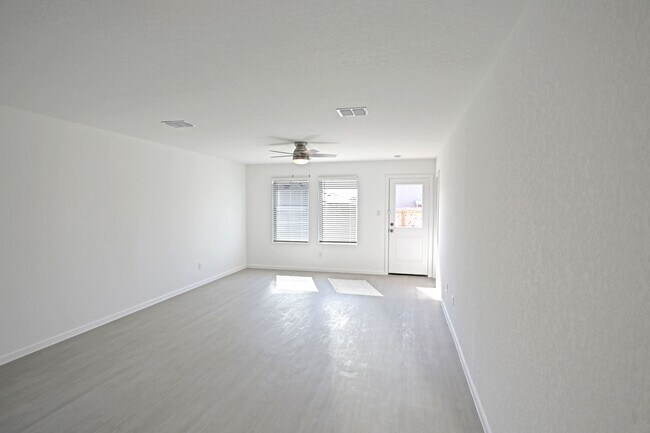 Building Photo - 9918 Mather Wy