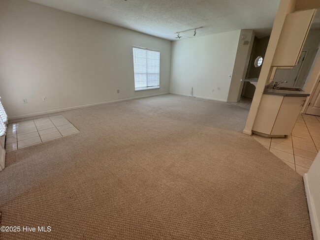 Building Photo - 1600 Sturdivant Dr