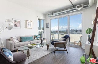 Building Photo - 4210 Del Rey Ave