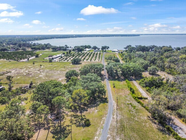 Foto del edificio - Ranch on 6 Acres