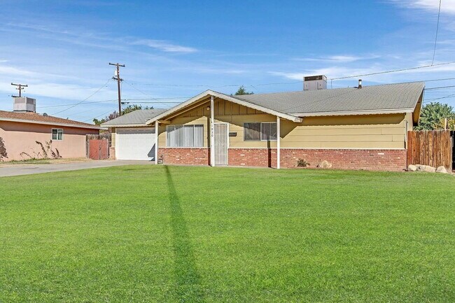 Building Photo - Beautifully Updated 3 Bedroom Home with Pool, Spacious Backyard & 2-Car Garage!