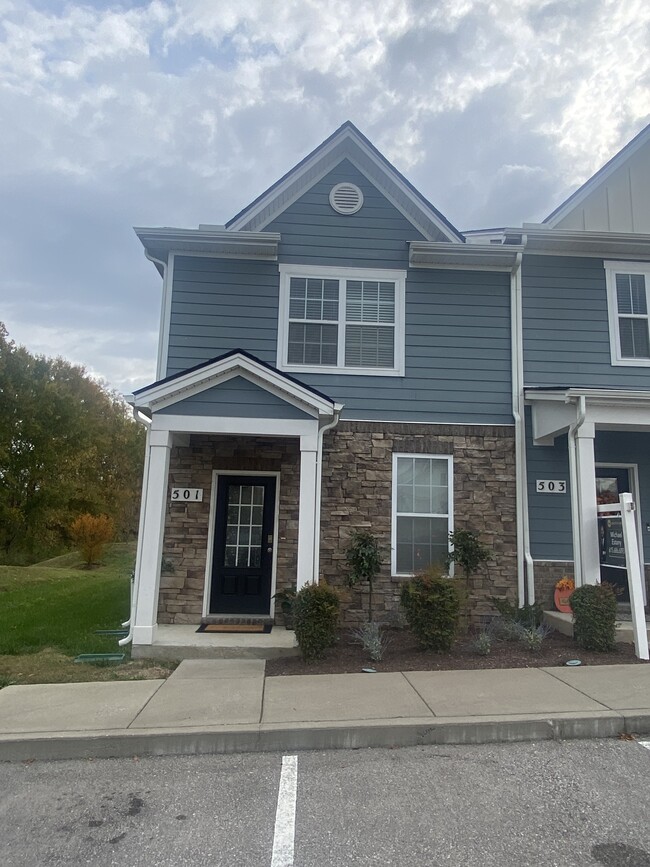 Building Photo - 501 Clifford Hts