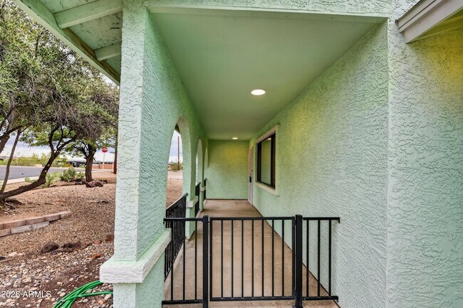 Building Photo - 1892 Vista Dr