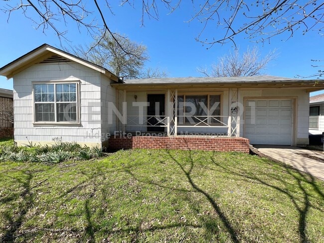 Cute 2/1/1 in Fort Worth Ready For Move-In! - Cute 2/1/1 in Fort Worth Ready For Move-In! House