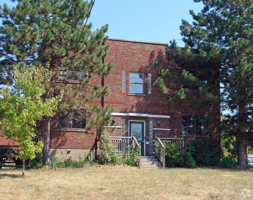 Primary Photo - 2500 Boudinot Ave