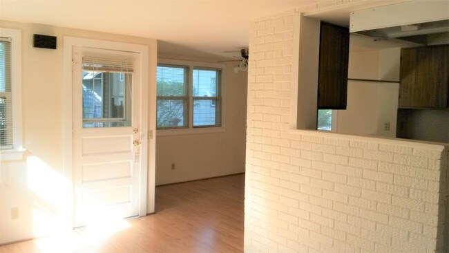 Building Photo - 2029 Sherman Ave