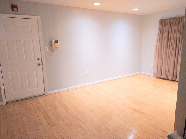 Front Entrance/ Living Room - 5009 D St SE