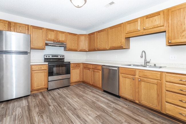 Building Photo - Dakota Townhomes