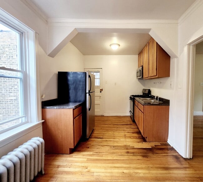 Building Photo - 3408 W Berteau Ave
