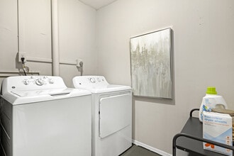 Building Photo - 4800 Westshore