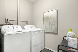 Building Photo - 4800 Westshore
