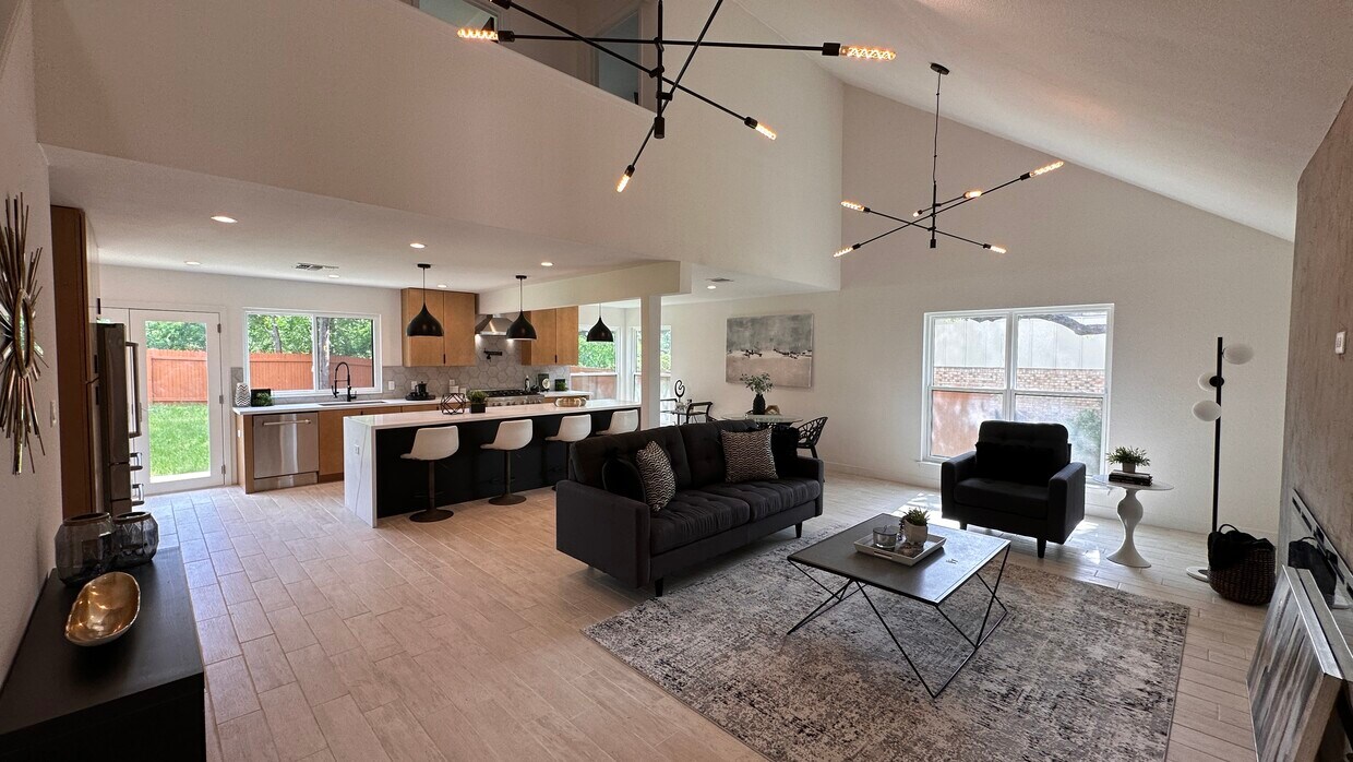 Building Photo - 3908 Balcones Woods Dr