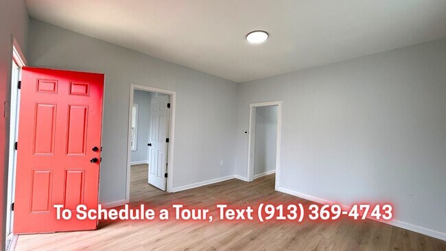 Building Photo - 913 S Main Rd