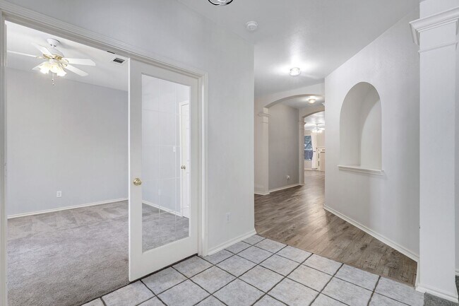 Foto del edificio - ***APPLICATION CURRENTLY UNDER REVIEW***Gorgeous Brick Home in Gated Shavano Bend