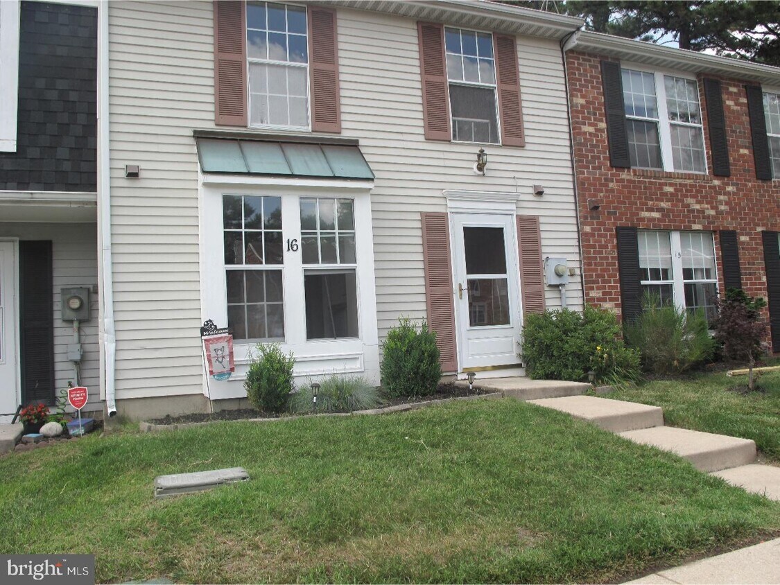 Primary Photo - 16 Dorchester Cir
