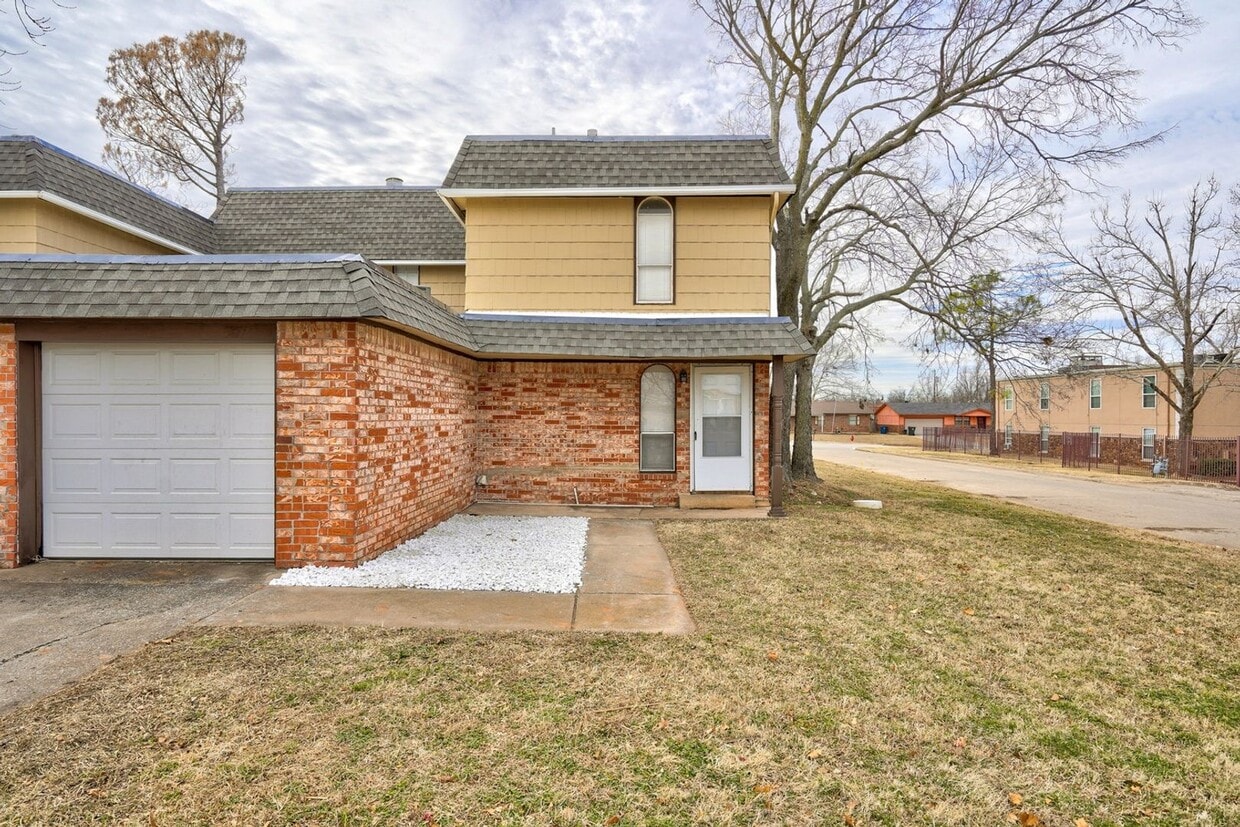 Primary Photo - Bradfred Street 3815/3817