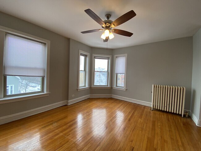 Foto del edificio - 1064 W Cornelia Ave