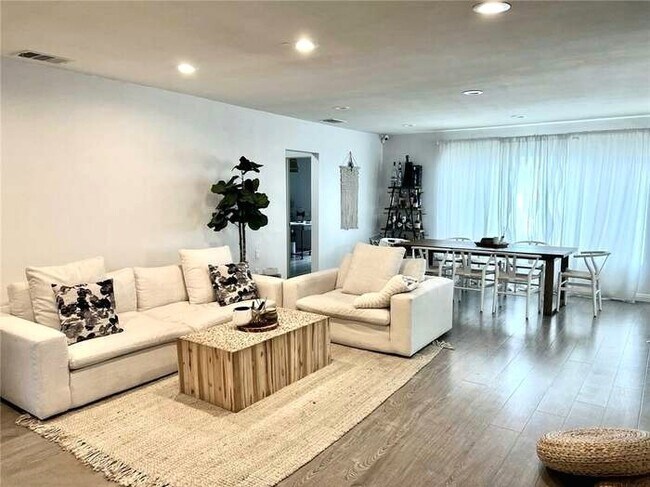 Foto del edificio - 17557 Lemay Pl