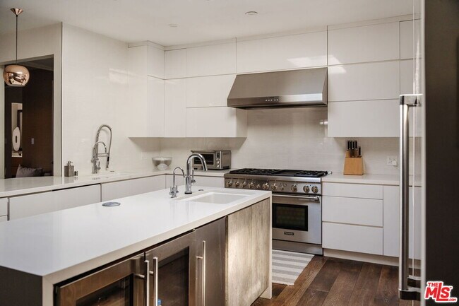 Foto del edificio - 15490 Milldale Dr