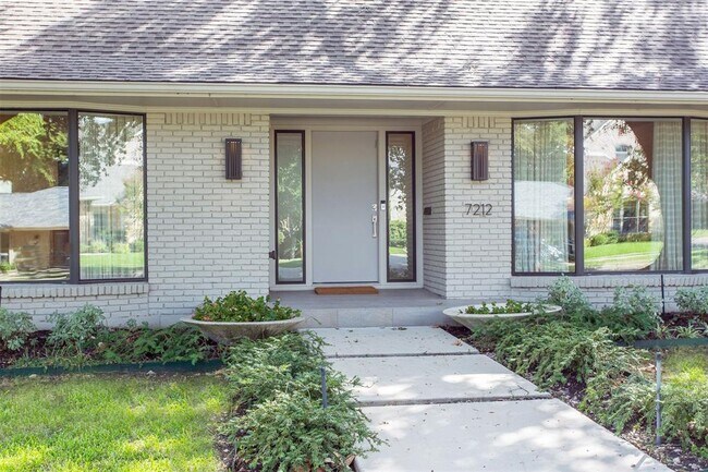 Foto del edificio - 7212 Glendora Ave