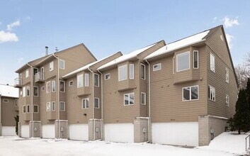 Building Photo - 2840 Kenwood Isles Dr
