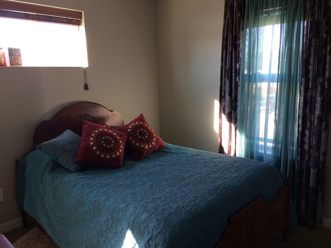 Guest Room - 2516 Undine St