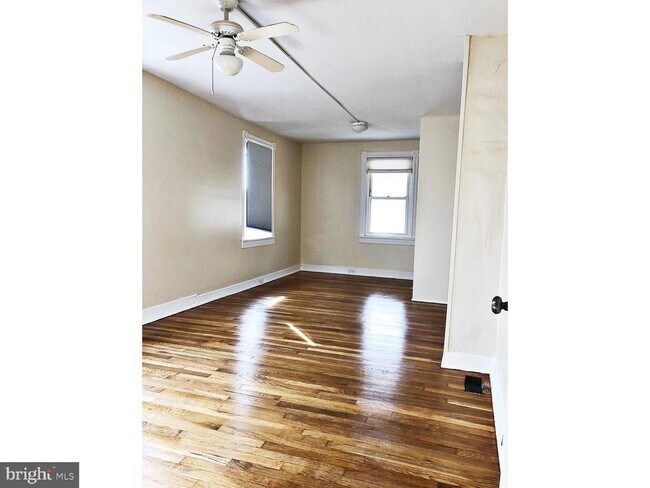 Building Photo - 1208 Maple St