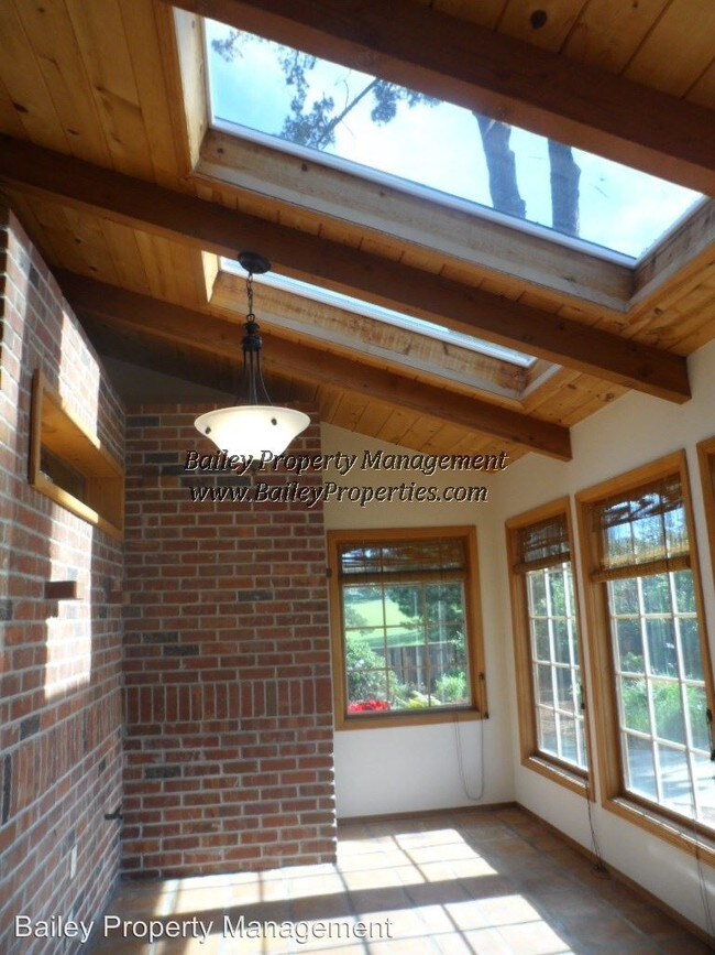 Building Photo - 4 br, 3.5 bath House - 135 Seabreeze Place