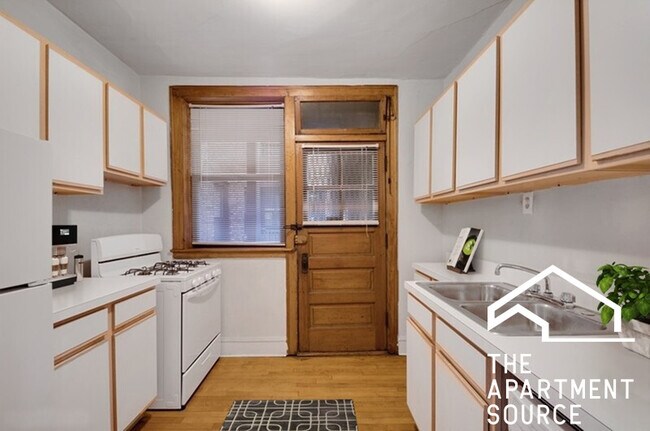 Foto del edificio - 1450 W Byron St