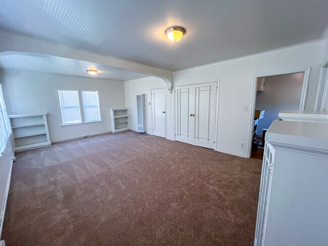 Foto del edificio - 1452 W 39th St