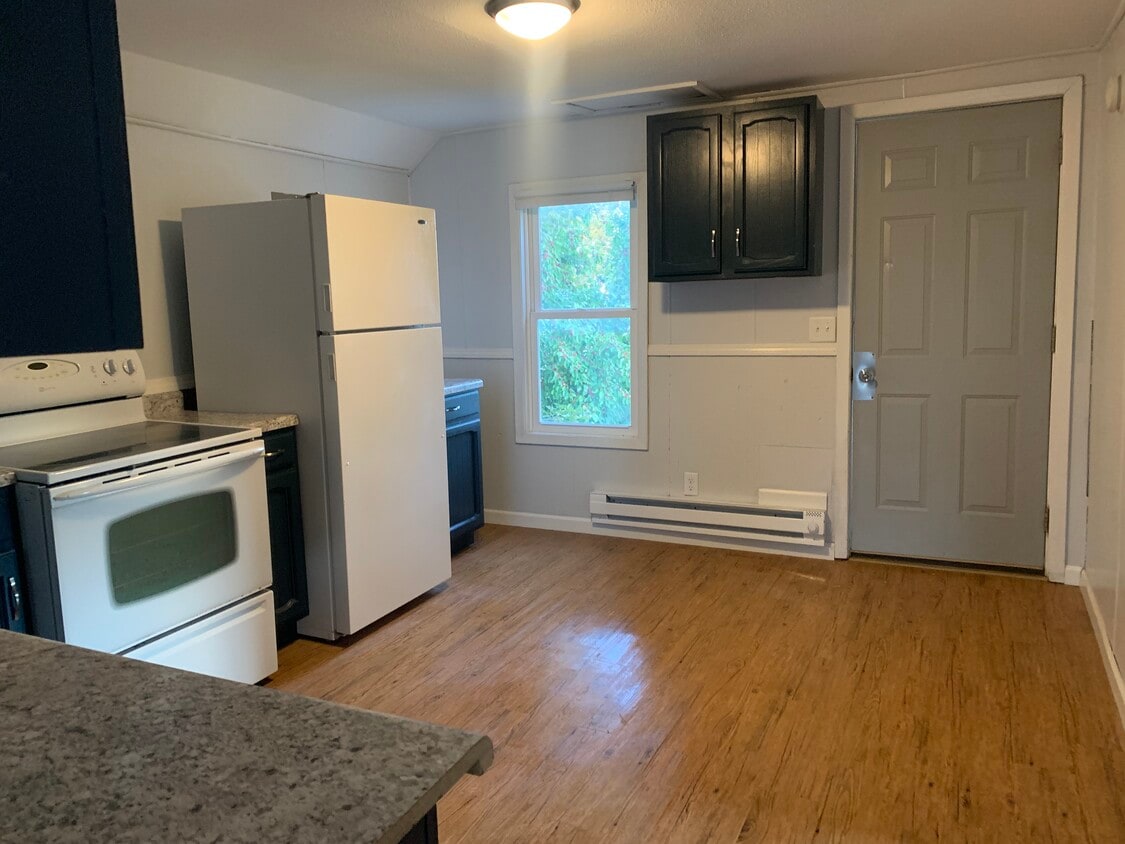 Kitchen - 215 W Caledonia St