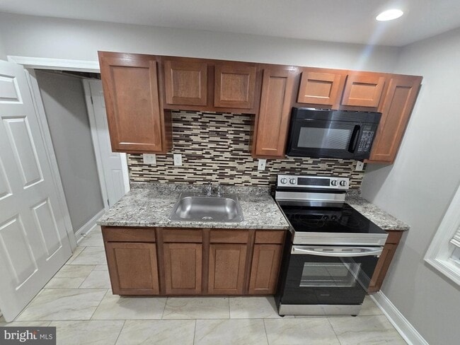 Building Photo - 2 Bedroom Home in Dundalk