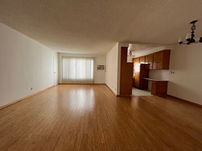 Foto del edificio - Excellent Location! Minutes from Beverly Hills and Hollywood
