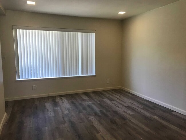 Building Photo - 28035 Ridgebluff Ct