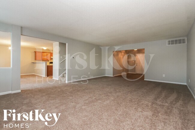 Foto del edificio - 1403 Round Lake Rd