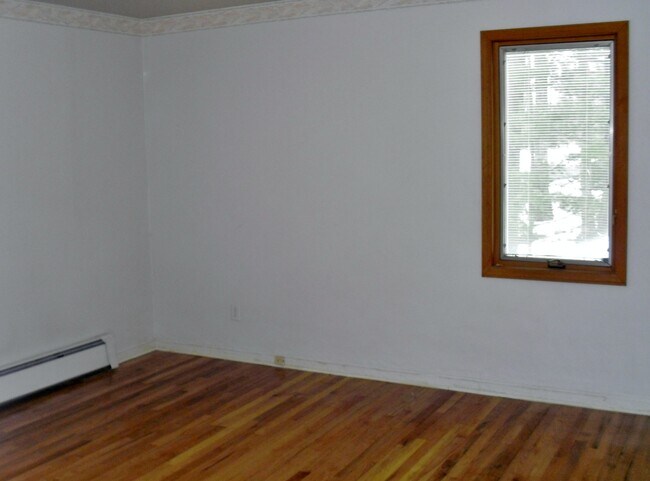 Building Photo - 54 Kenwood Dr
