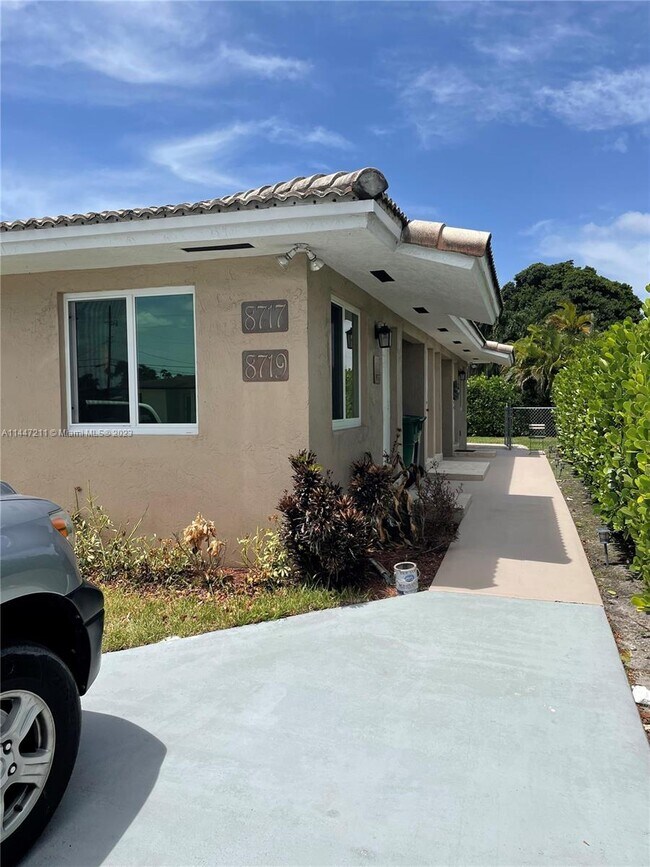 Building Photo - 8717 SW 38th St