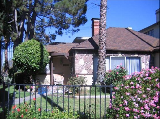 Foto del edificio - 13223-13225 Moorpark St