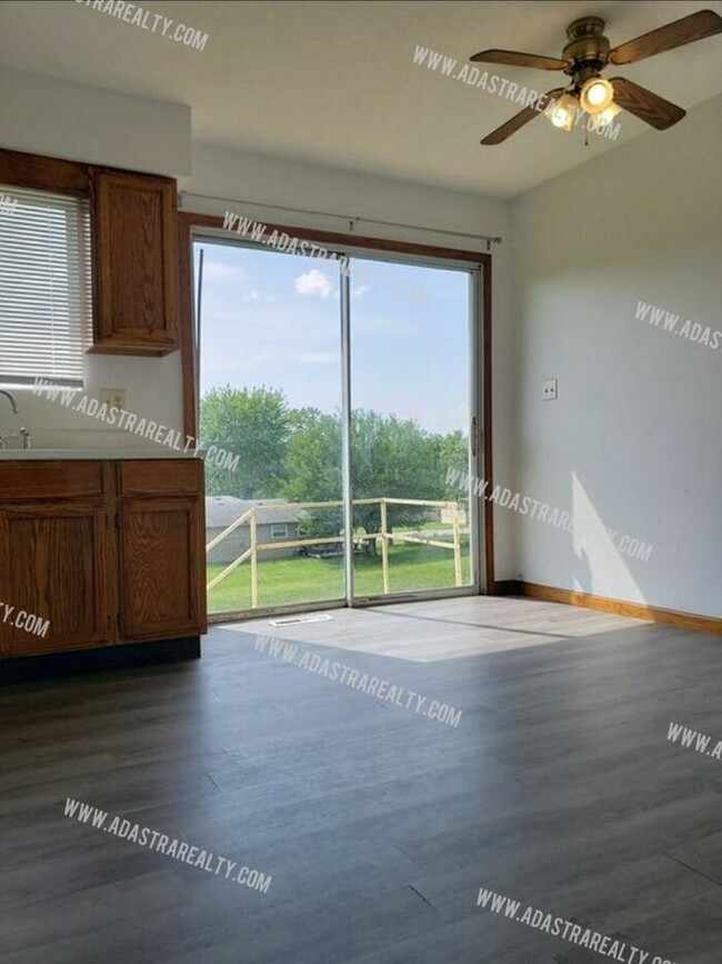 Building Photo - Spacious KCK Duplex-Showing SOON!!