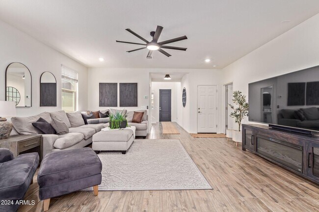 Foto del edificio - 4145 W Bradshaw Creek Ln