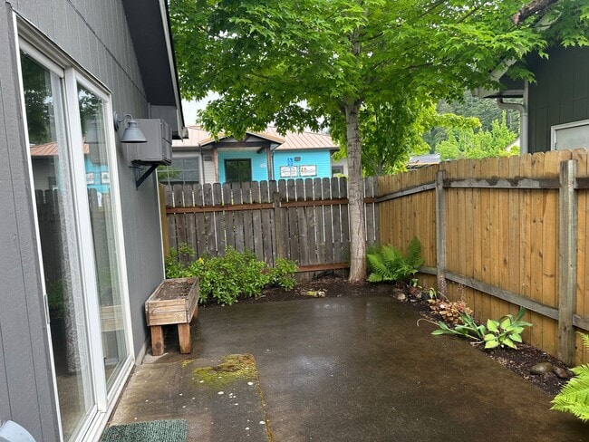 Building Photo - Adorable 1 bedroom 1 bathroom home in Spri...