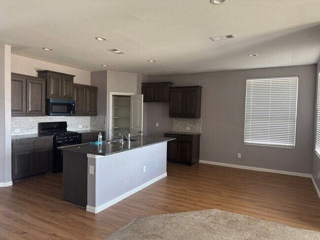 Foto del edificio - 6812 Anthem Rd
