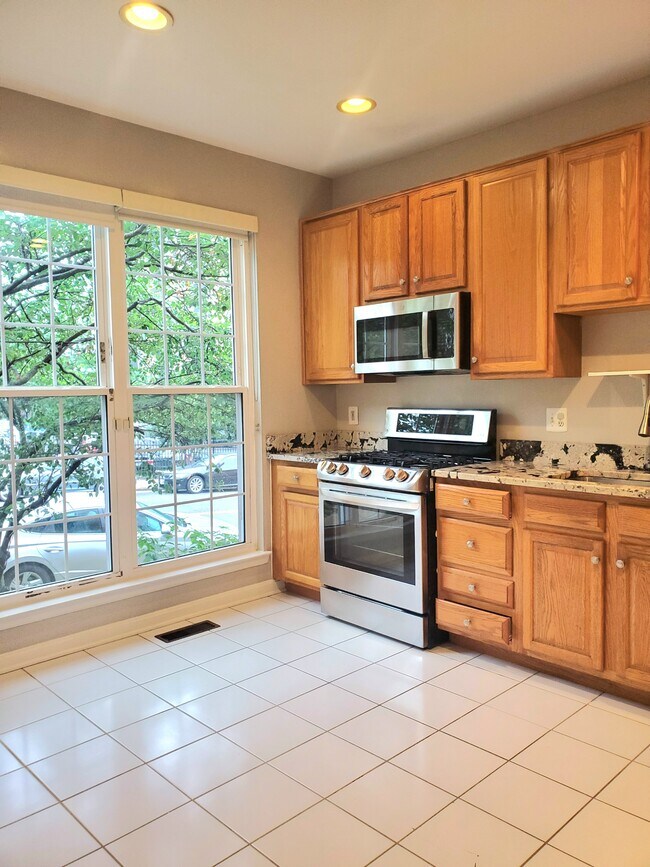 Building Photo - 6030 Lincolnia Rd