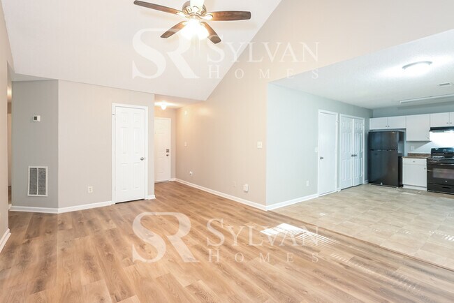Foto del edificio - Lease today! No extra charge for contentme...