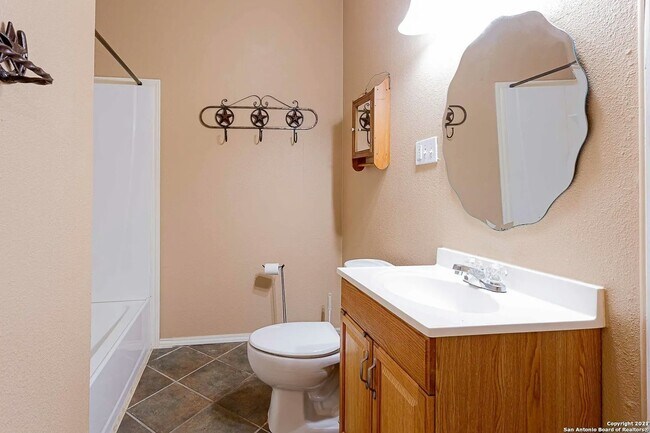 Foto del edificio - 611 W Ridgewood Ct